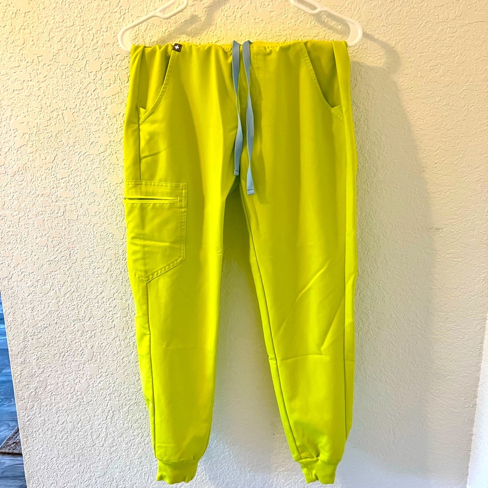 Figs brand Zamora joggers scrub bottoms only worn a couple times -color citrine